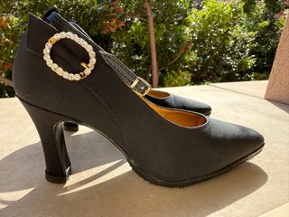 Zapatos de salón negros pulsera strass