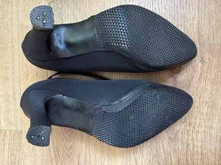 Zapatos de salón negros pulsera strass