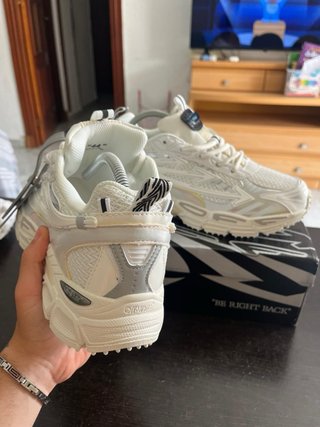 Zapatillas Off-White Plata y Blanco
