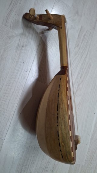 Instrumento Étnico Vintage Tallado a Mano