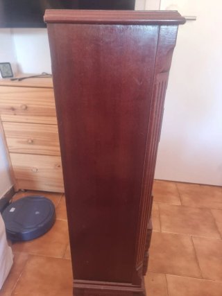 Mueble antiguo de madera