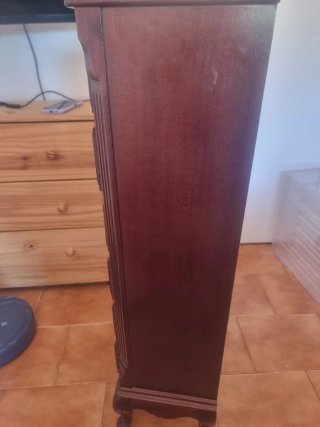 Mueble antiguo de madera