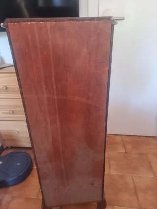 Mueble antiguo de madera
