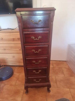 Mueble antiguo de madera