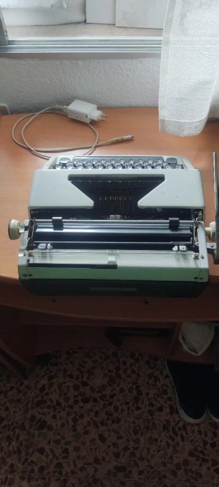 Máquina de escribir Olympia Monica