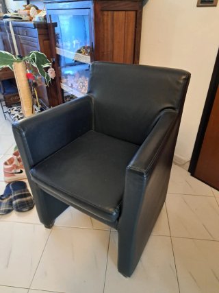 Poltrona THF Tito Agnoli in pelle nera
