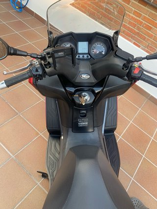 Kymco Super Dink 350 ABS Roja y Negra