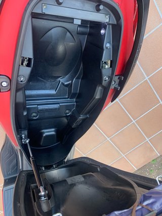 Kymco Super Dink 350 ABS Roja y Negra