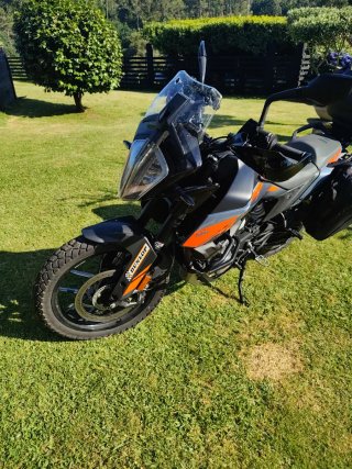 KTM 390 Adventure Negra y Naranja