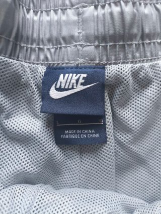 Pantalón corto Nike gris