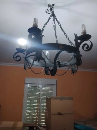 Lámpara de forja estilo rústico,