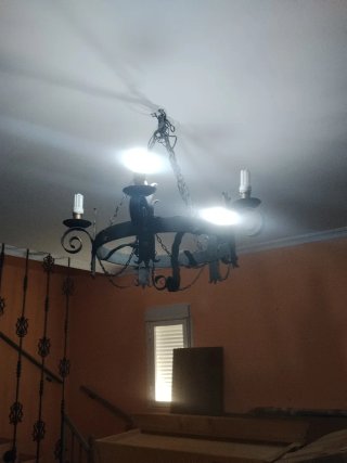 Lámpara de forja estilo rústico,