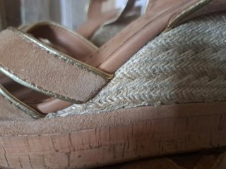 Cuñas Marrones y Doradas Mujer