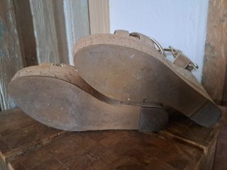 Cuñas Marrones y Doradas Mujer