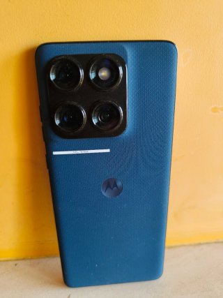 Motorola Edge 60 blu con danno