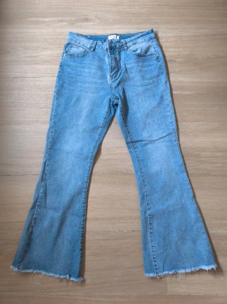 Pantalón vaquero flare talla M