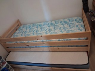 Diván con nido de madera maciza.Colchones inlcuido