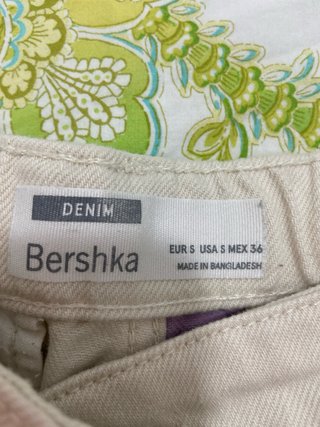 Pantalón corto Bershka beige y morado