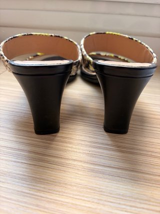 Sandalias Unisa tacón piel serpiente