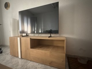 Mueble TV madera y blanco