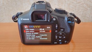 Cámara Canon 1300D + Accesorios