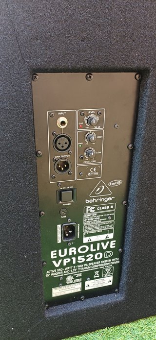 2 Altavoces Behringer Eurolive VP 1520D