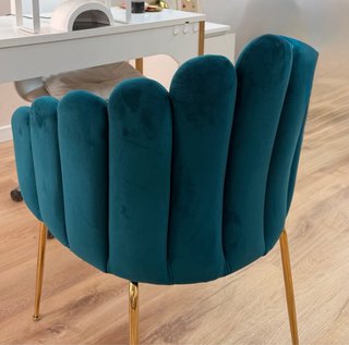 Silla terciopelo con patas doradas