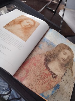 Libro y lámina. Leonardo DaVinci. Soporte.