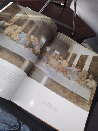 Libro y lámina. Leonardo DaVinci. Soporte.