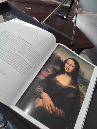 Libro y lámina. Leonardo DaVinci. Soporte.