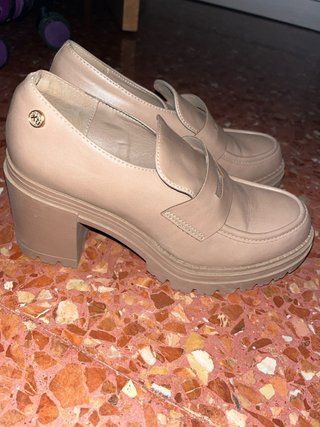 Mocasines beige tacón plataforma mujer