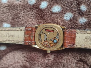Reloj Certina Cuarzo Dorado y Marrón