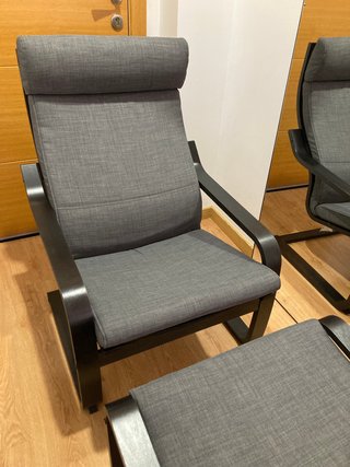 Sillón y reposapiés POÄNG gris