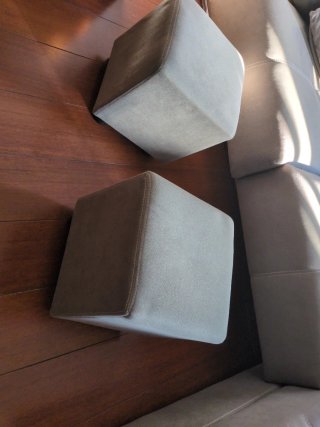Sofá rinconero chaise longue con pufs