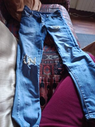 Pantalones vaqueros con adornos