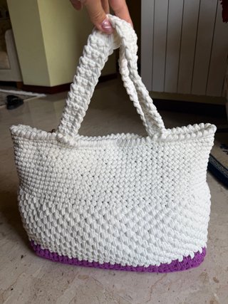 Borsa uncinetto fatta a mano bianca e viola