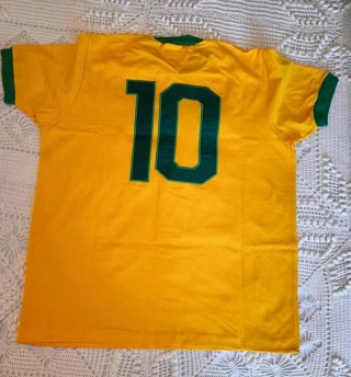 Camiseta firmada por Pelé