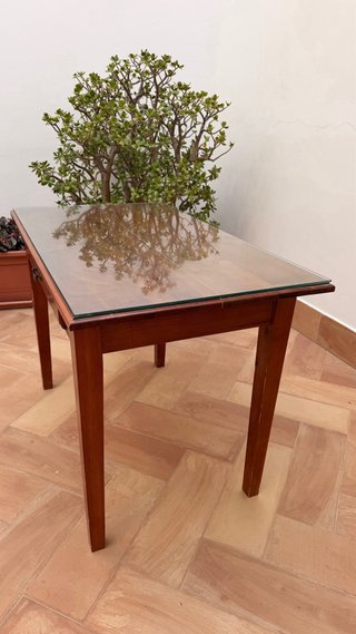 Mesa auxiliar madera cristal y cajón