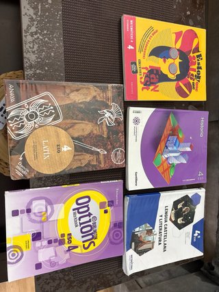 Libros de texto de 4 ESO del Josefina Aldecoa