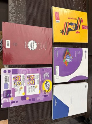 Libros de texto de 4 ESO del Josefina Aldecoa