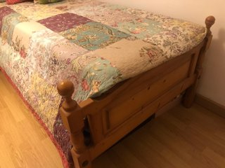 Cama de madera de pino con somier