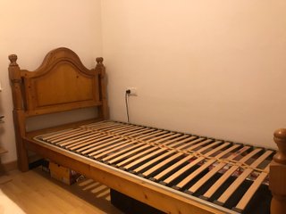 Cama de madera de pino con somier