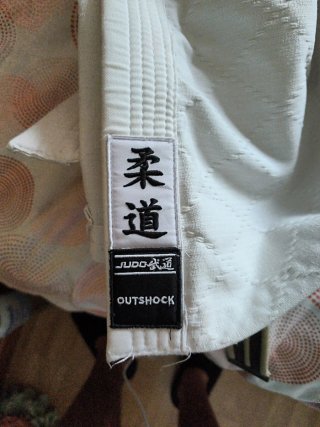 Kimono OUTSHO Judo/Karate/Taekwondo Blanco y Amari