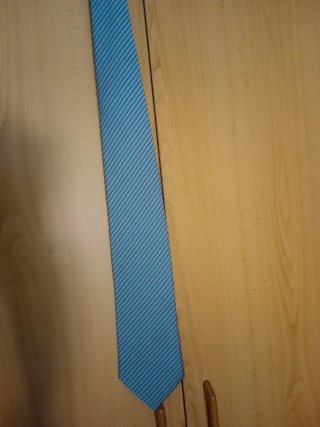 Corbata azul y verde con rayas