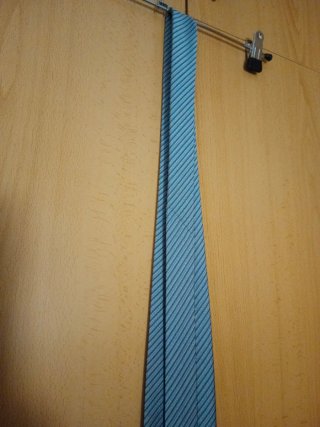 Corbata azul y verde con rayas