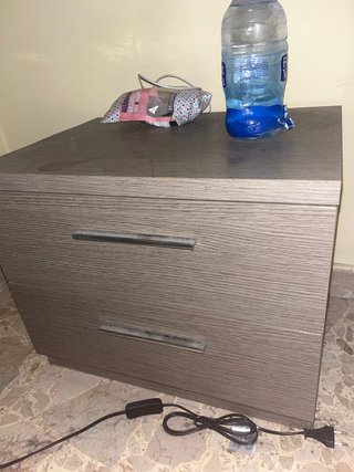 Comodino marrone/grigio con 2 cassetti