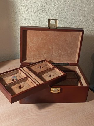 Joyero Marrón con Cierre Dorado