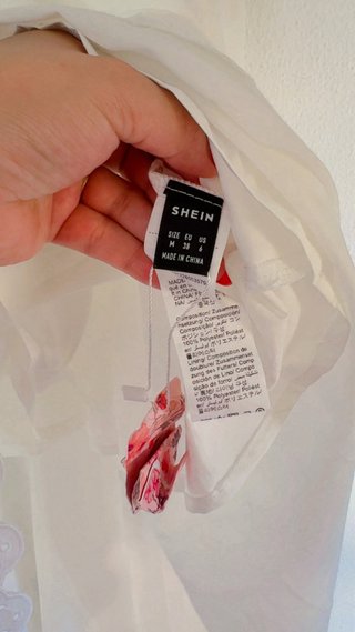 Vestido blanco con volantes y bordados