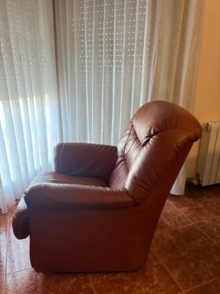 Sillón de piel marrón