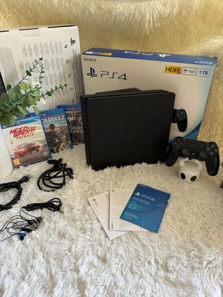 PS4 (PlayStation 4) slim 1TB con controller e gioco